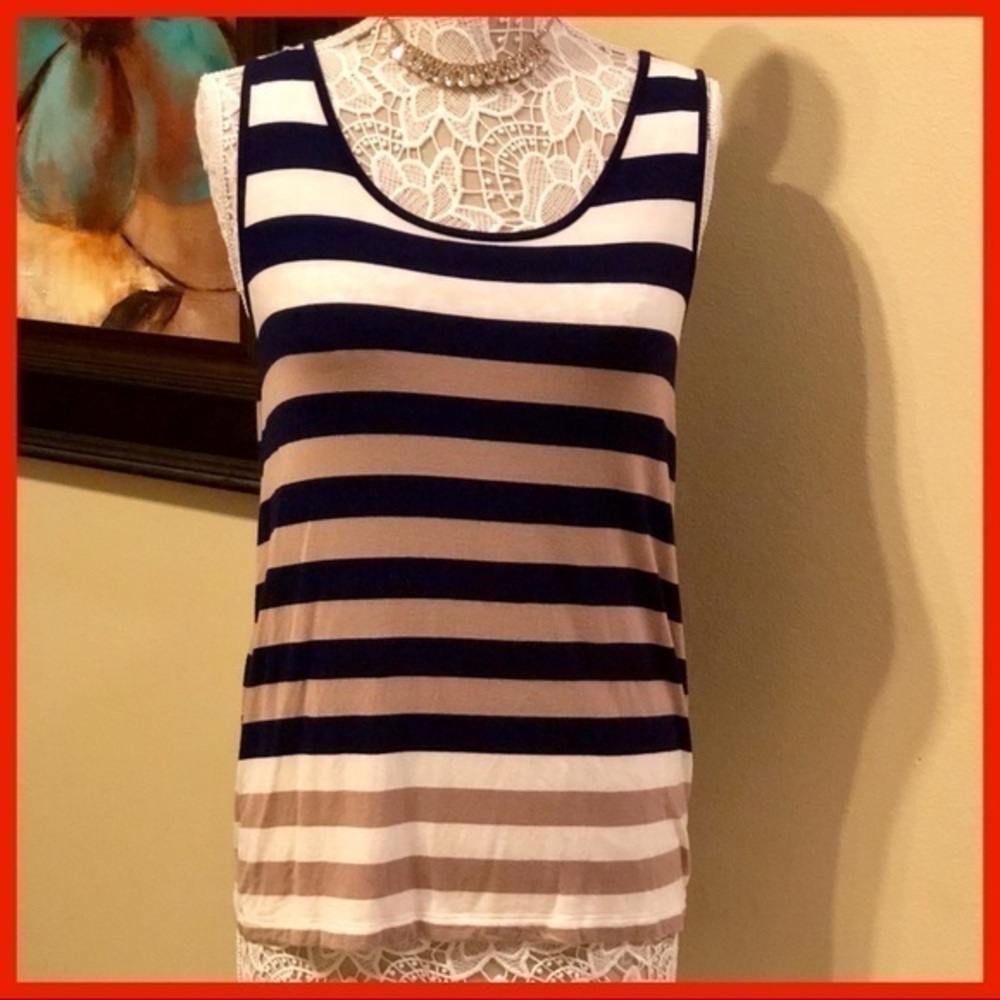 🌸C28-CLEARANCE - Saks Fifth Avenue Blouse💙🍁